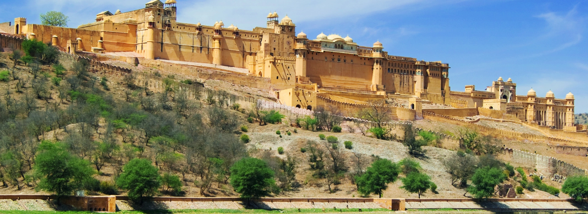 07 Days Golden Triangle Tour – Private car and driver service